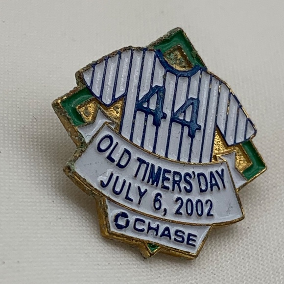 Vintage 2002 NY Yankees Old Timers Day Reggie Jackson Lapel Pin - Picture 2 of 7